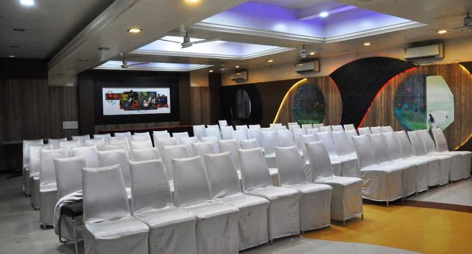 Hotel Center Plaza, Akola 4